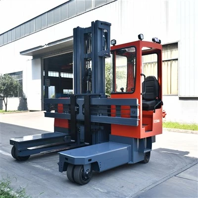 Tovární dodávka 4,5Ton Full Electric Reach Truck 4500 kg paleta Stacker sedící typ s kabinou.