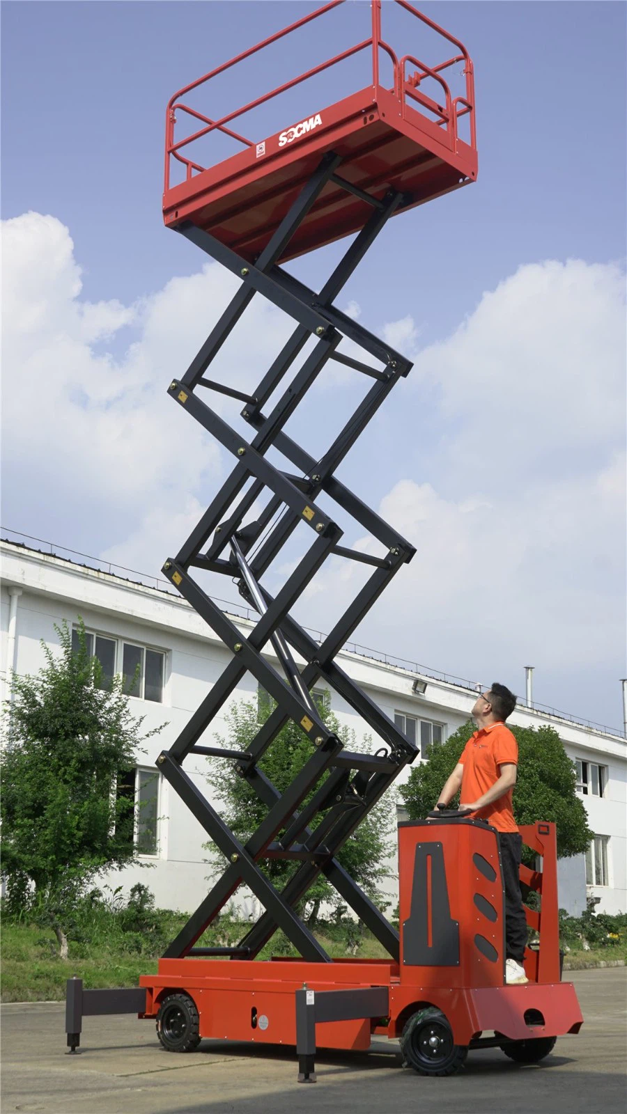 SOCMA 500kg Capacity Height Of 9m Ectric Hydraulic Aerial Work Platform Station Driving Scissor Lift